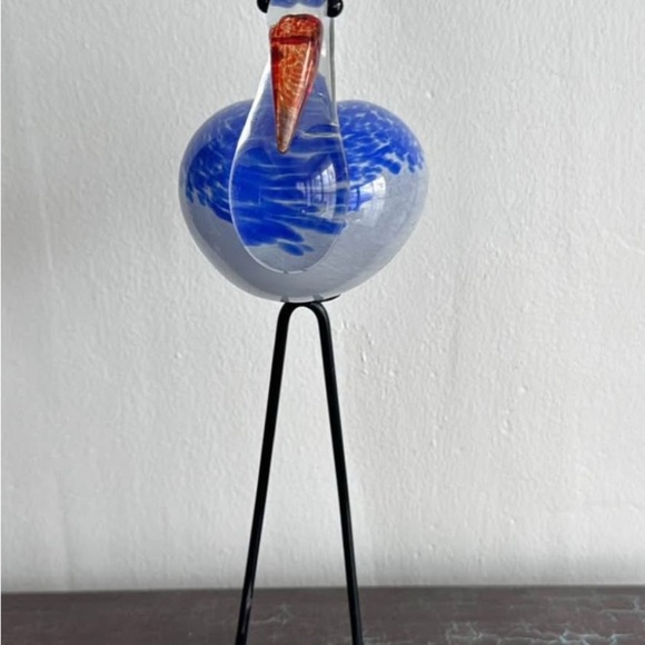 Pelican Glass‎ Artwork Paperweight with Legs - Picture 3 of 3